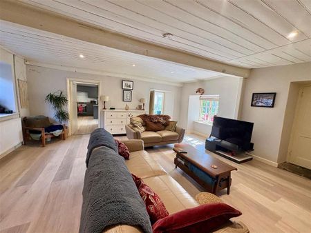 4 bedroom semi-detached house to rent - Photo 3