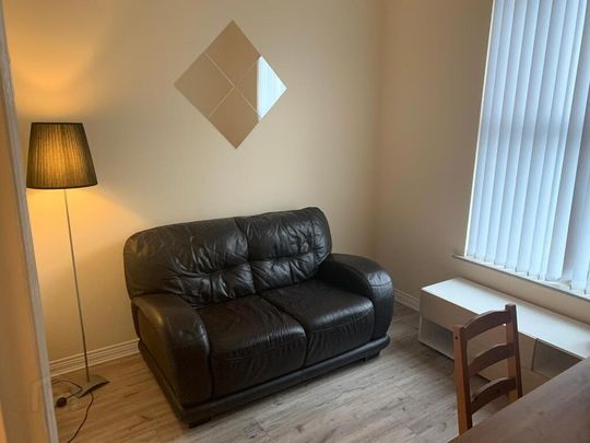 Ensuite Room 4, 26c Brookvale Ave, Belfast, BT14 6BW - Photo 1