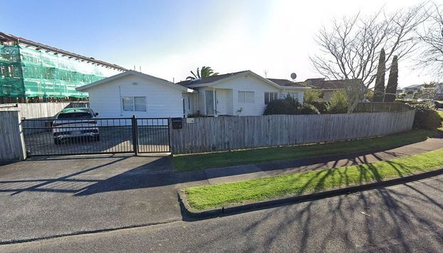 One bed room in Highland park. - Photo 1