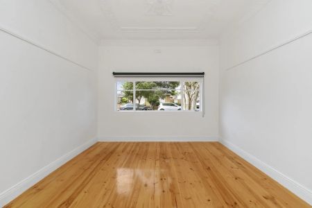 Bright and spacious home - Photo 2