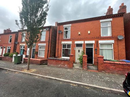 2 bedroom semi-detached house to rent - Photo 3