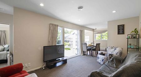 Family home in Burnside High Zone! - Photo 2