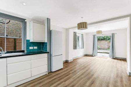 2 Bedroom Apartment To Let - Photo 3