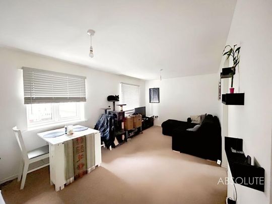 2 bedroom coach house to rent - Photo 1