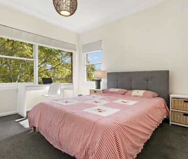 Stylish Top Floor Living With Water Views - Photo 1