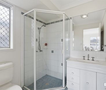 Spacious 4 - Bedroom Family Home in Quiet Heritage Park Location - Photo 1