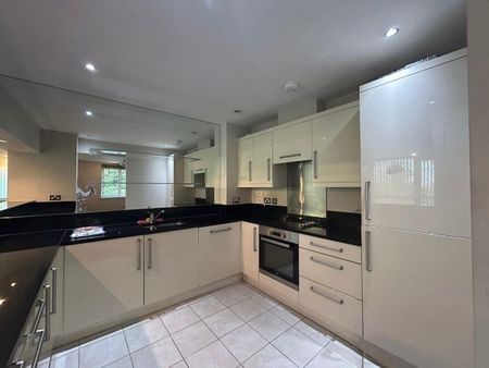 River Crescent, Nottingham, NG2 - Photo 5