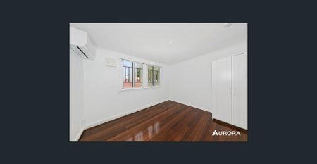 Modern Comfort Meets Convenience – Spacious Family Home in Prime Stafford Location - Photo 2