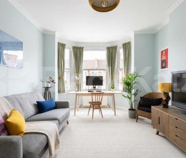 Spacious 3-Bedroom Ground Floor Flat with Private Garden - Photo 1