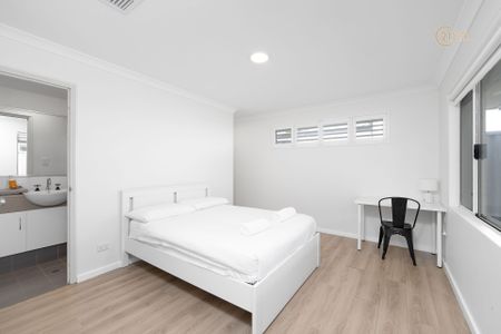Close to Everything!!!!!!!! @ $950 Per Week - Photo 2