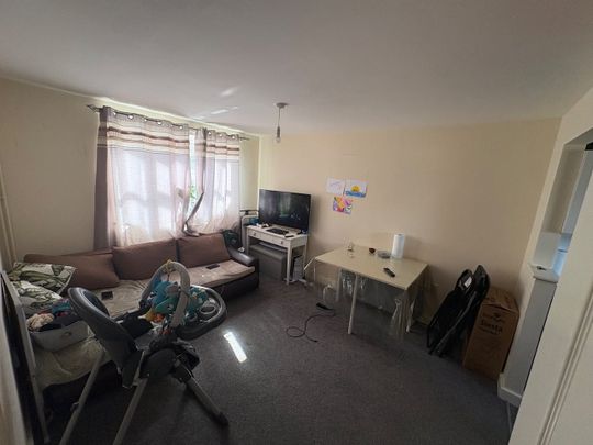 2 Bed Flat, Sarum Road, LU3 - Photo 1
