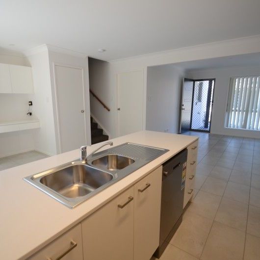 VERY NEW 3 BED TOWNHOUSE FOR RENT - Photo 1