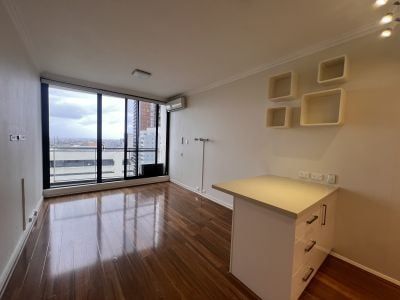 Popular Studio in Prime Location! - Photo 2