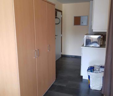 Gemeubelde studio op het gelijkvloers - Photo 3