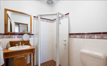 “Character, Comfort & Convenience in the Heart of Kensington” - Photo 3