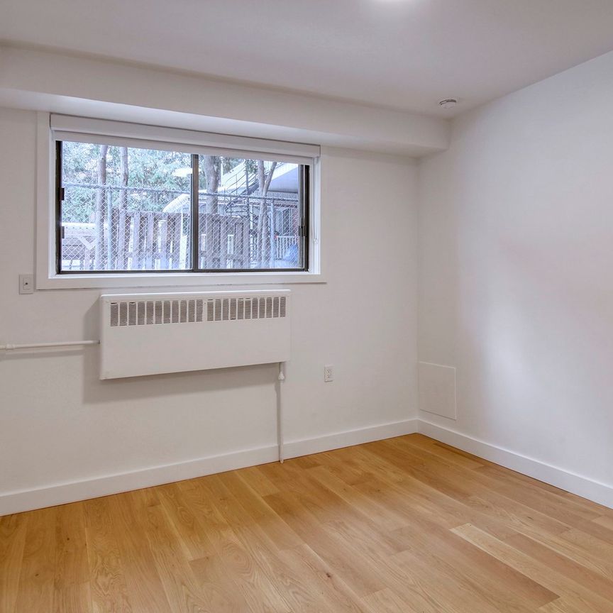 3250 Van Horne - Photo 1