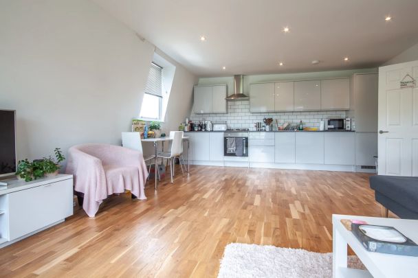 3 Bedroom Flat - Photo 1