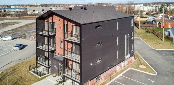 *PROMO 1 MOIS GRATUIT* Brunet: 4 1/2 récent, VALLEYFIELD, ÉLECTROS - Photo 2