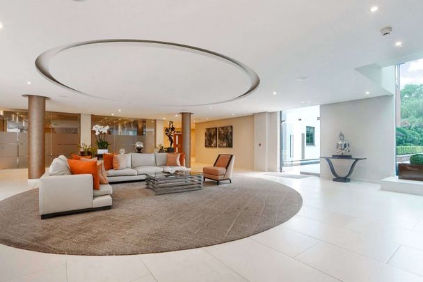 An exceptional 3 bedroom apartment set within an exclusive residential development - Photo 1