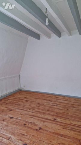 Duplex 1er et 2ème étage en plein centre de Forges Les Eaux comprenant: au 1er étage Beau séjou... - Photo 4