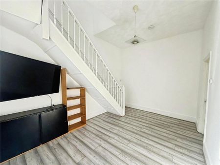 2 bedroom maisonette to rent - Photo 3