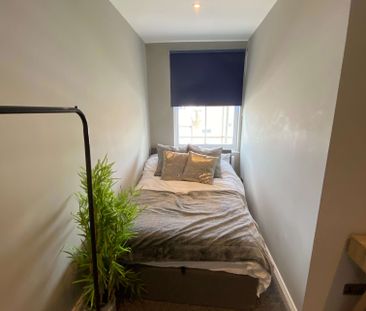 Joyful House Share in Brighton Room 1 - Photo 4