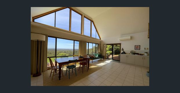 Spacious 3 Bedroom Home With Stunning Views - Photo 1