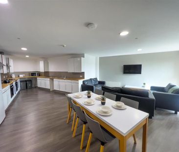 1 bedroom in a flat share to rent - Photo 2