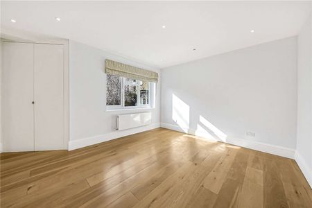 A beautifully recently decorated three/four bedroom Mews House in Little Venice. - Photo 5