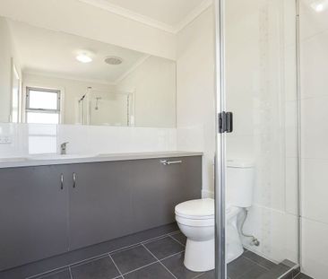 Spacious Three-Bedroom Townhouse - Photo 6