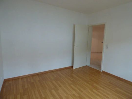 Großzügig geschnittene Wohnung in grüner Lage, mit großem Balkon***gefl. Wannenbad***Laminat*** - Photo 1