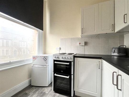 Westbourne Grove, Scarborough - Photo 1