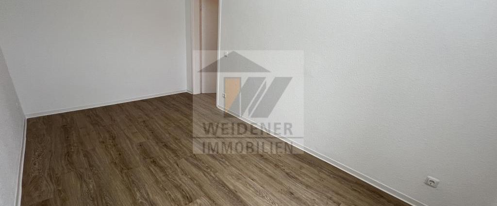 Frisch renovierte 2-Raum-Wohnung mit Balkon & Wanne - Photo 1