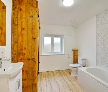 2 bedroom semi-detached house to rent - Photo 5