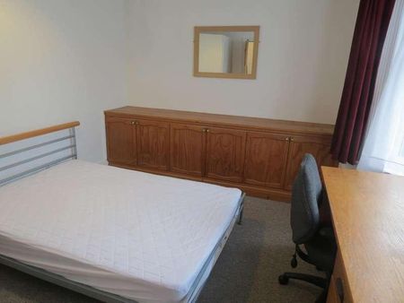Bedroom House In Winton, BH9 - Photo 5