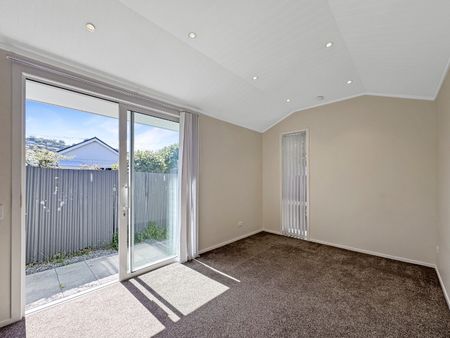 Welcome home to 81A Endeavour Street - Photo 2