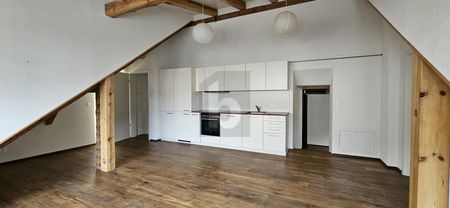 SPACIEUX ET RÉNOVÉ - Photo 2