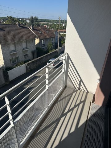 Location Appartement 3 pièces 64m² VAUX LE PENIL 77000 - Photo 4