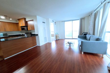 For Lease - 6 Rosebank Drive Unit# 6E, Toronto, Ontario - Photo 2