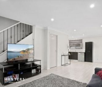 Spacious Modern Townhouse - Photo 3