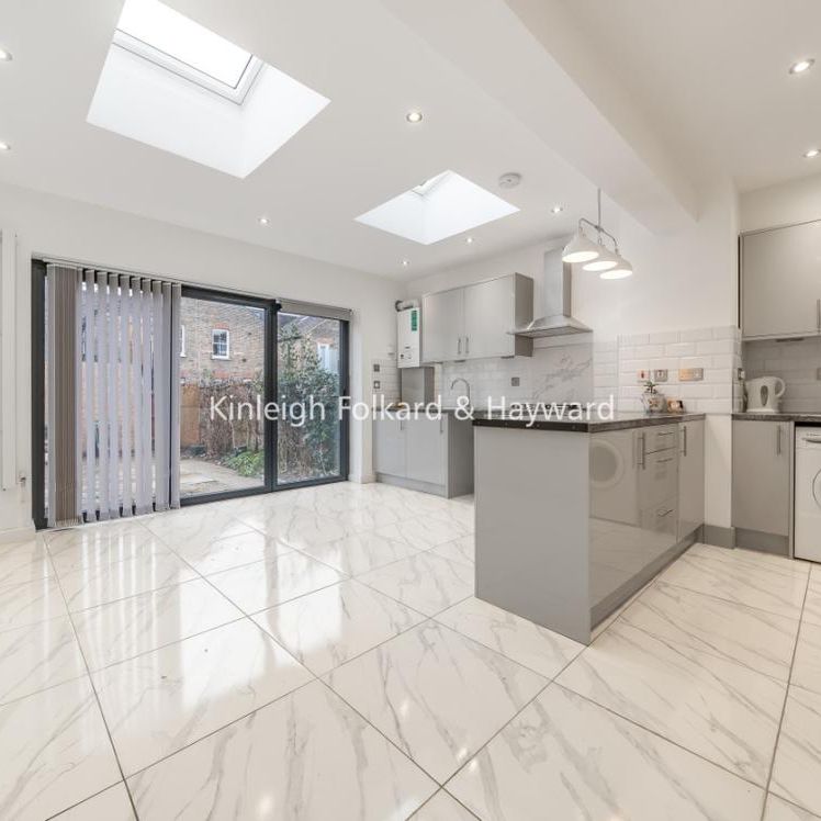 Chase Side Avenue, Wimbledon SW20 - Photo 1