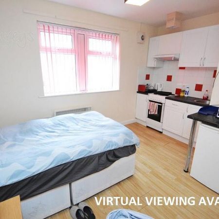 Studio to rent - Photo 3