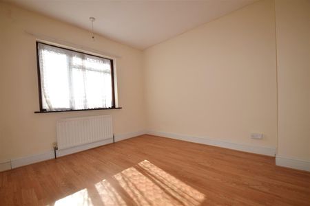 3 bedroom house - end terrace - Photo 3