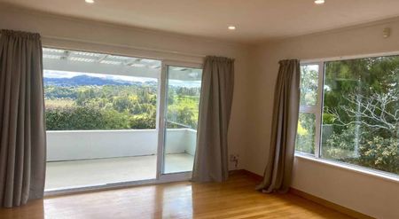 Bright harbour home - Photo 3