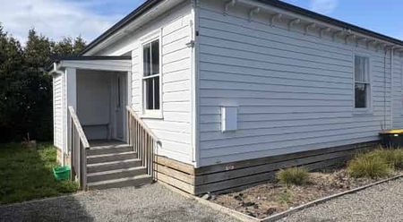 Freshly renovated - 3 bedroom home! - Photo 3