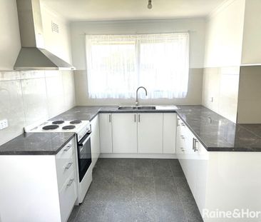 Renovated 3-Bedroom Home in Springvale! - Photo 1