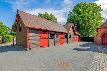 Exceptional luxury home in West Cheshire with swimming pool, stables, wonderful gardens and option for business space - Photo 3