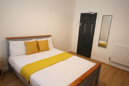 1 bedroom in a house share to rent - Photo 4