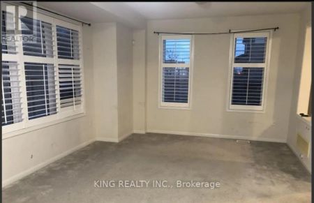 74 VETERANS DRIVE - Photo 4