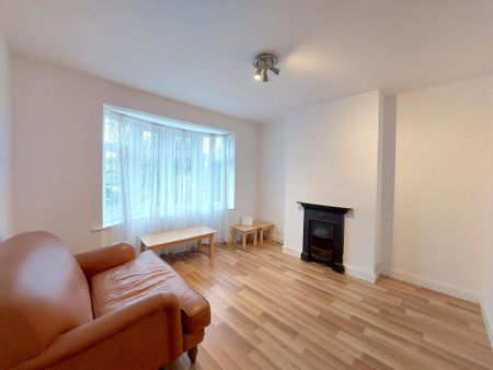 3 bedroom end of terrace house to rent - Photo 2